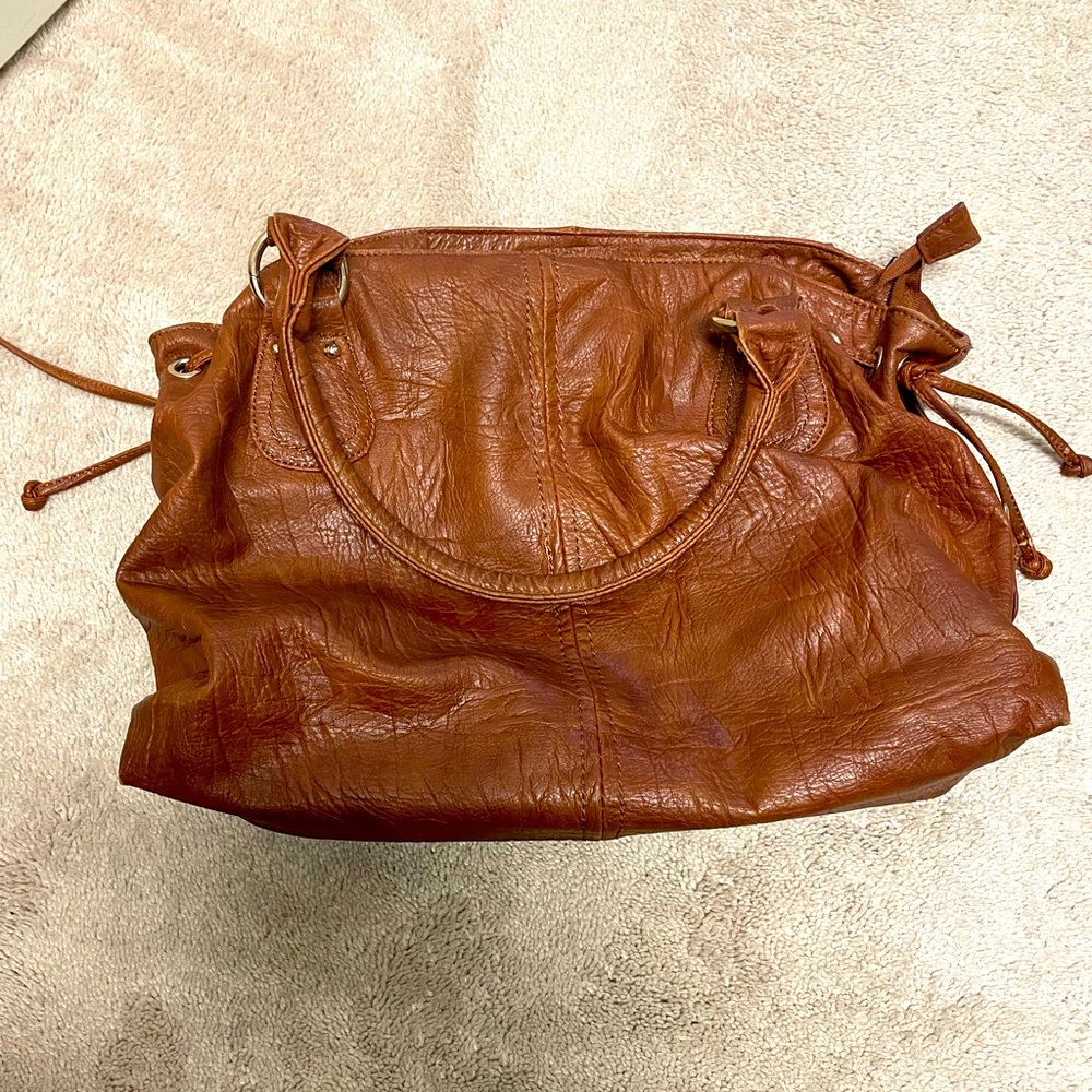 Also shoulder bag